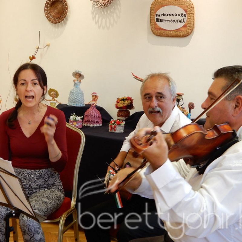 A berettyóújfalui papírfonó kör kiállítása 06